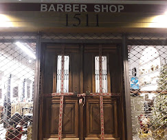 1511 Stanza Della Barberia Barber Shop