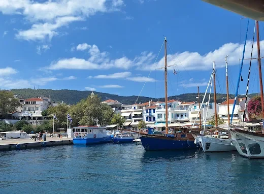 Mantas Travel & tours