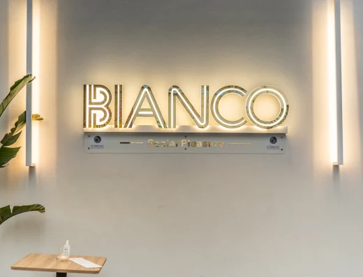 Bianco social pleasure